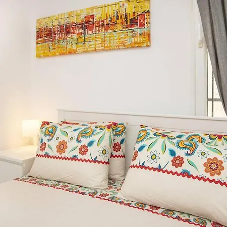 1br Central House Near Shore דירה *